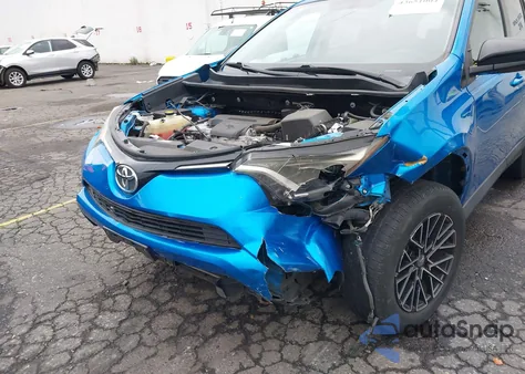 2016 Toyota Rav4 Le z USA, uszkodzony, nr VIN 2T3ZFREV6GW287879